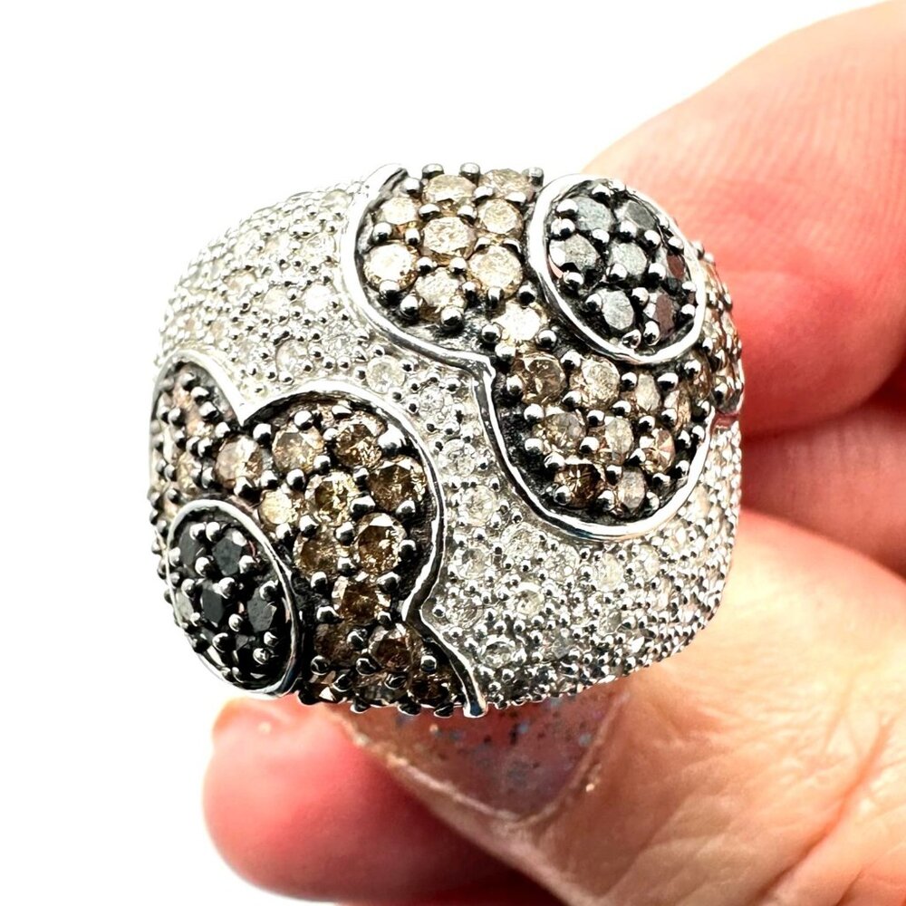 10K White Gold White & Champagne Diamond Flower Design Size 8 Weight 8.1 Grams